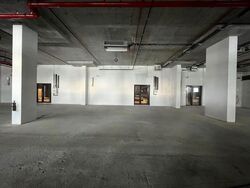 Middle Road (D7), Retail #608526651
